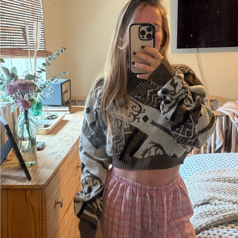 Geometric Patterned Cropped Sweater